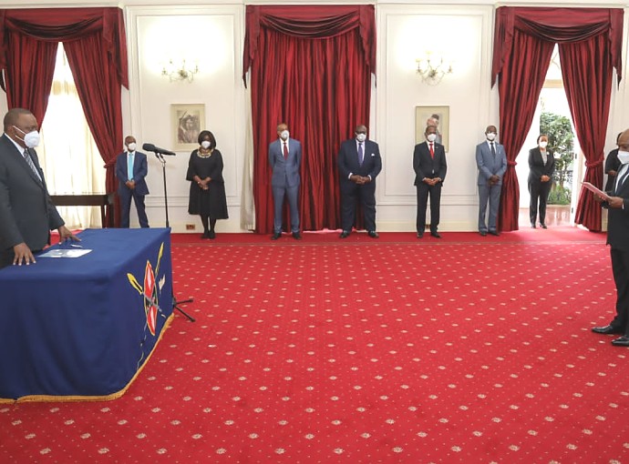 Mhe Balozi wa Tanzania nchini Kenya Mhe. Dkt. John Stephen Simbachawene amewasilisha Hati zake za Utambulisho kwa Mhe. Uhuru Muigai Kenyatta, Rais wa Jamhuri ya Kenya katika Ikulu ya Nairobi, siku ya terehe 02 Septemba 2020 