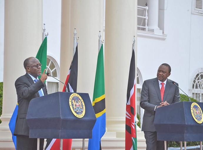 Rais wa Jamhuri ya Muungano wa Tanzania Dkt. John Pombe Magufuli akizungumza na wanahabari mbalimbali wa Kenya mara baada ya kumaliza  mazungumzo yao na Rais wa Kenya Uhuru Kenyatta.